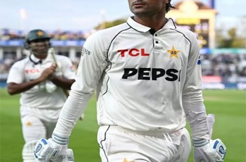 رضا اللہ انگلینڈ کے خلاف بیٹنگ کرتے ہوئے